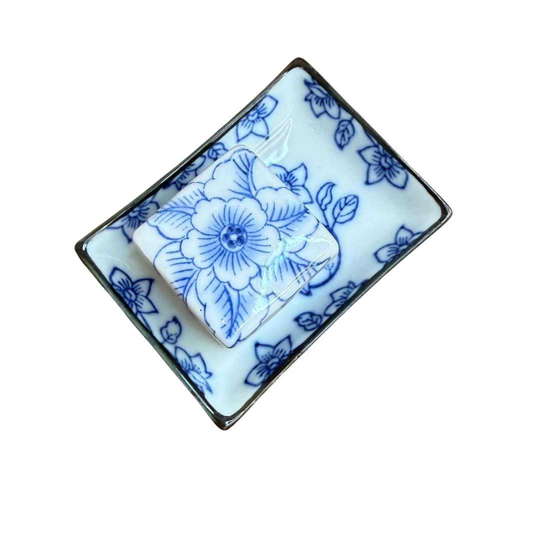 Petit ramequin rectangulaire et petite boîte chinoise