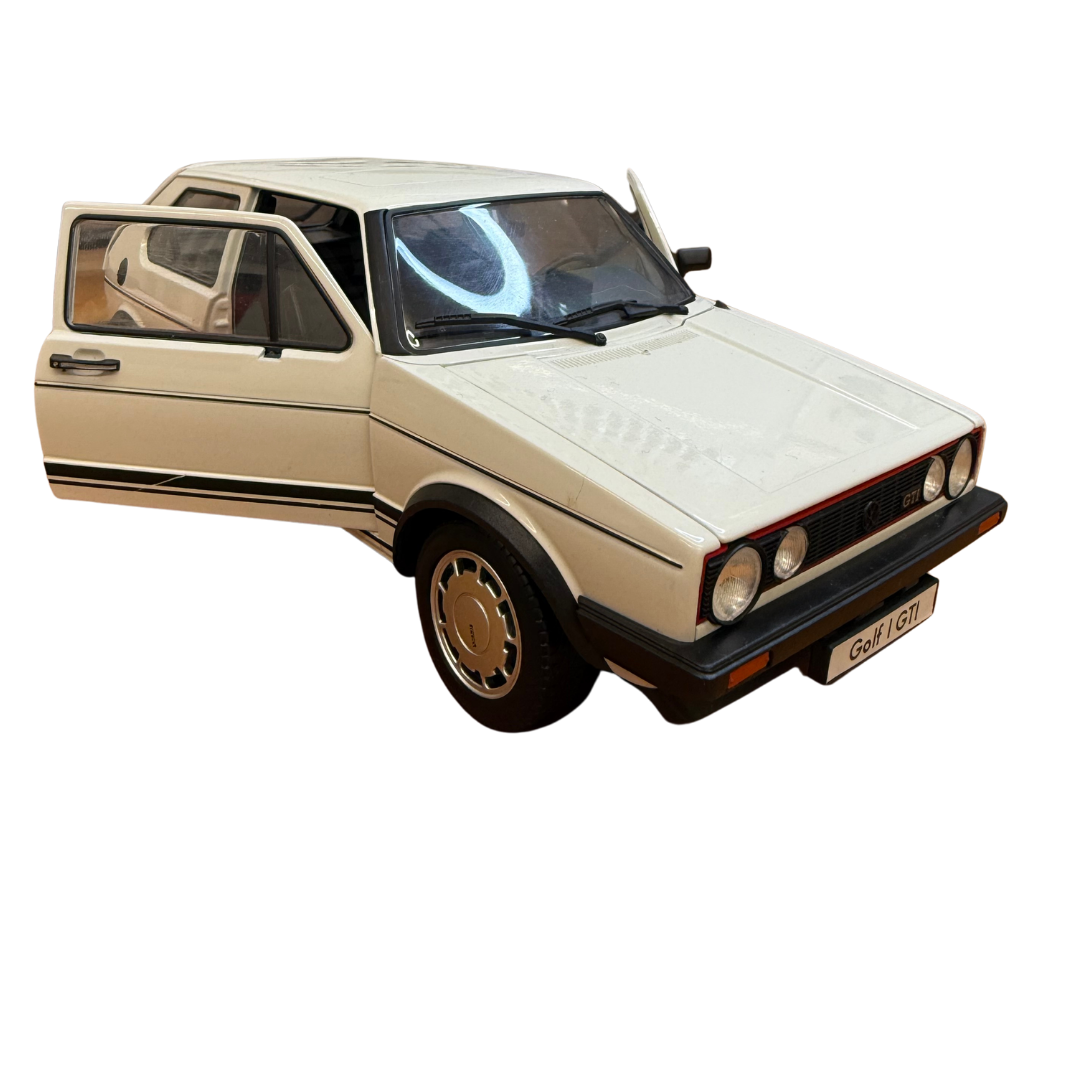 Welly 1/18 – Volkswagen Golf 1 GTI