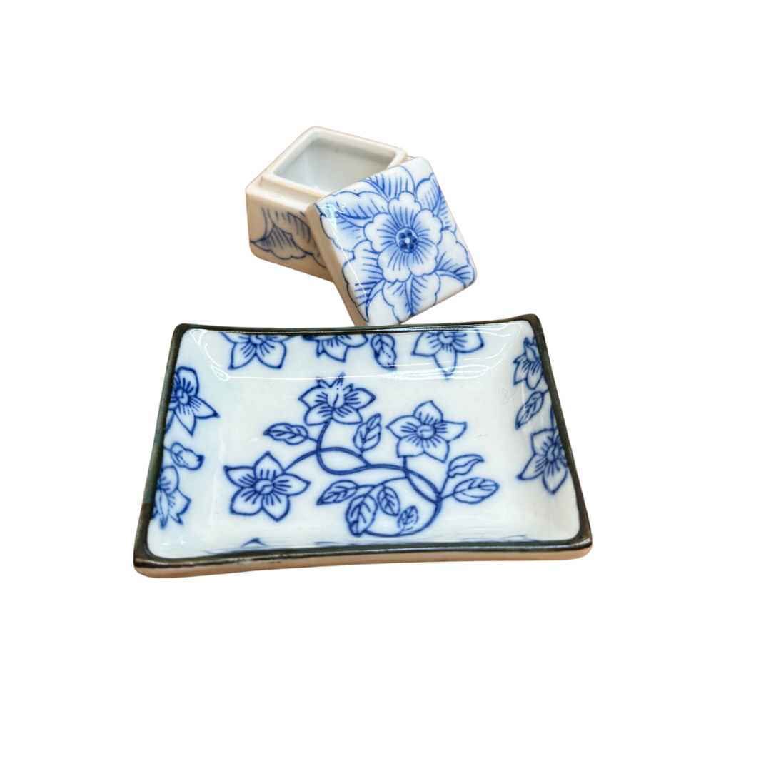 Petit ramequin rectangulaire et petite boîte chinoise