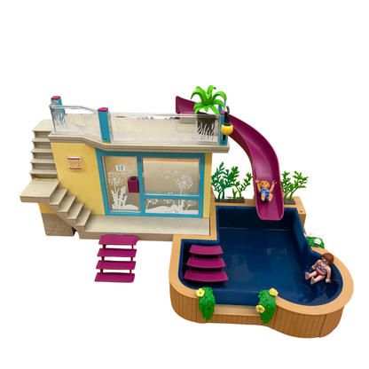 Lot Playmobil – Villa avec piscine, personnages et accessoires