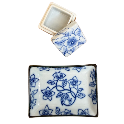 Petit ramequin rectangulaire et petite boîte chinoise