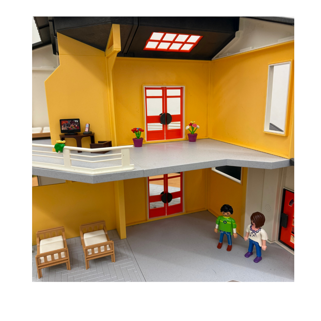 Lot Playmobil – Maison avec personnage et accessoires
