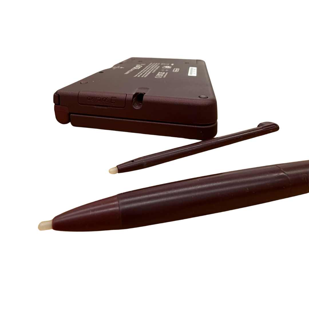 Nintendo DSi XL rouge – Boîte complète avec chargeur, stylet et jeu