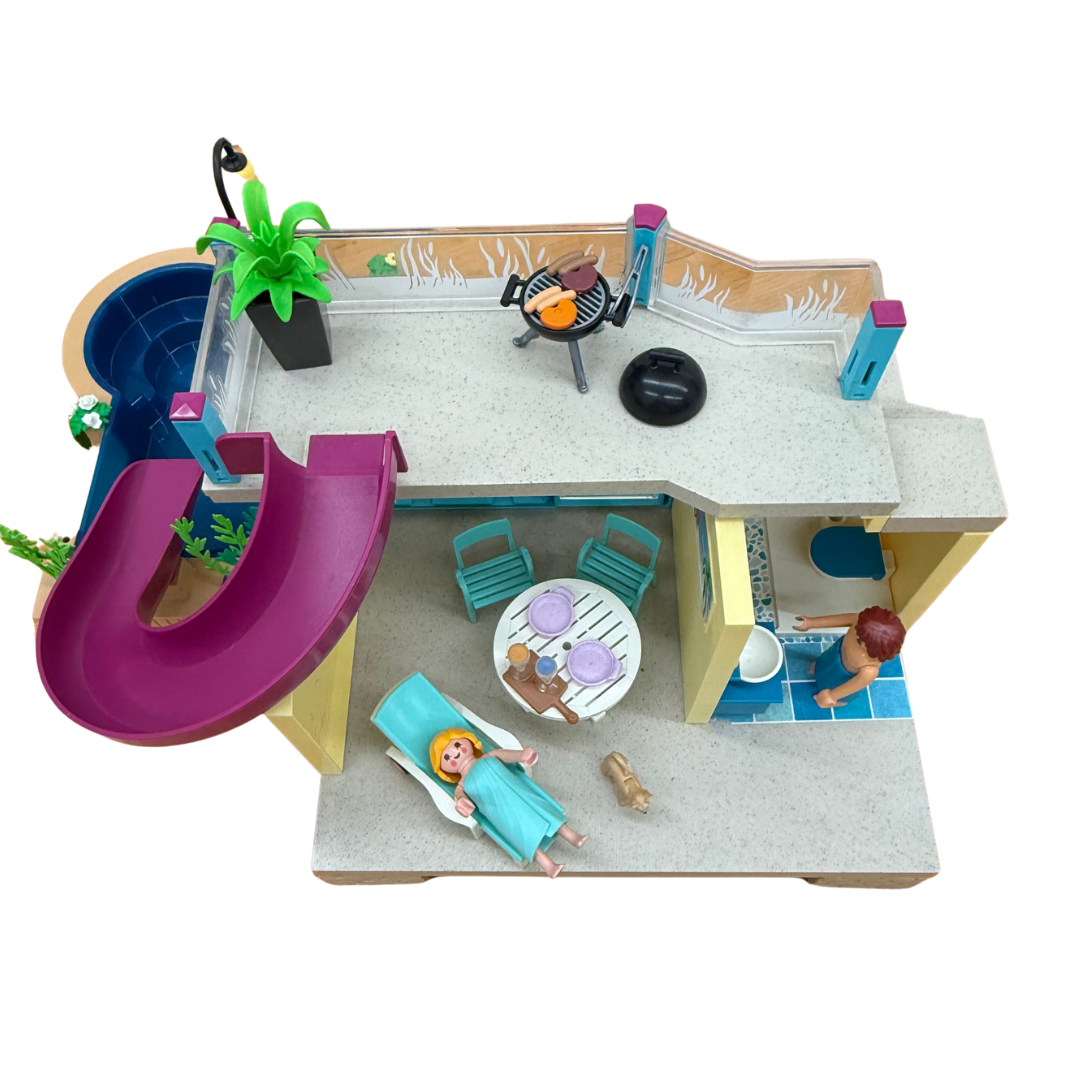 Lot Playmobil – Villa avec piscine, personnages et accessoires