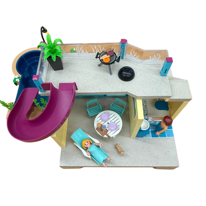 Lot Playmobil – Villa avec piscine, personnages et accessoires