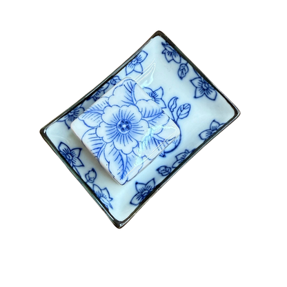 Petit ramequin rectangulaire et petite boîte chinoise