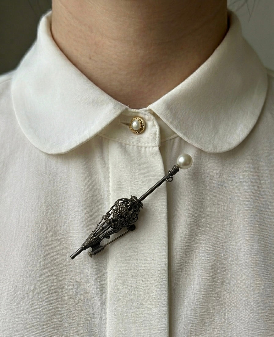 Broche ancienne en forme de parapluie