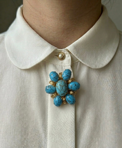 Broche fleur avec pierres bleues
