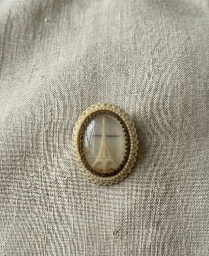 Broche ovale avec Tour Eiffel